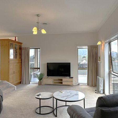 Spacious Retreat With Mountain View Роторуа Екстер'єр фото