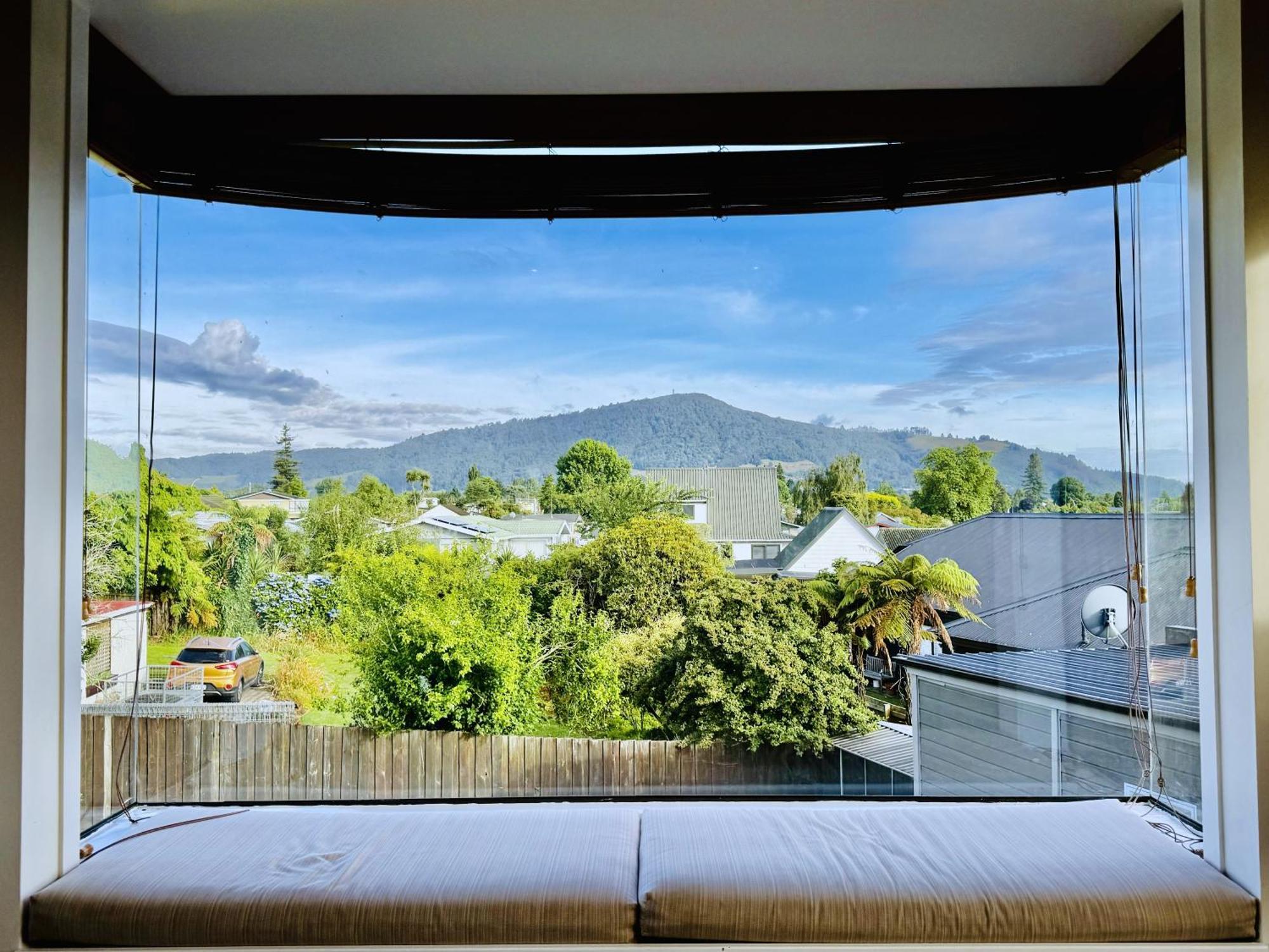 Spacious Retreat With Mountain View Роторуа Екстер'єр фото